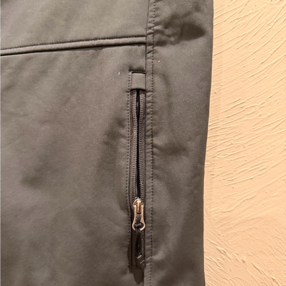 Storm Creek Men’s Gray Vest with Yellow Logo Sz small 
T1 - Picture 4 of 15